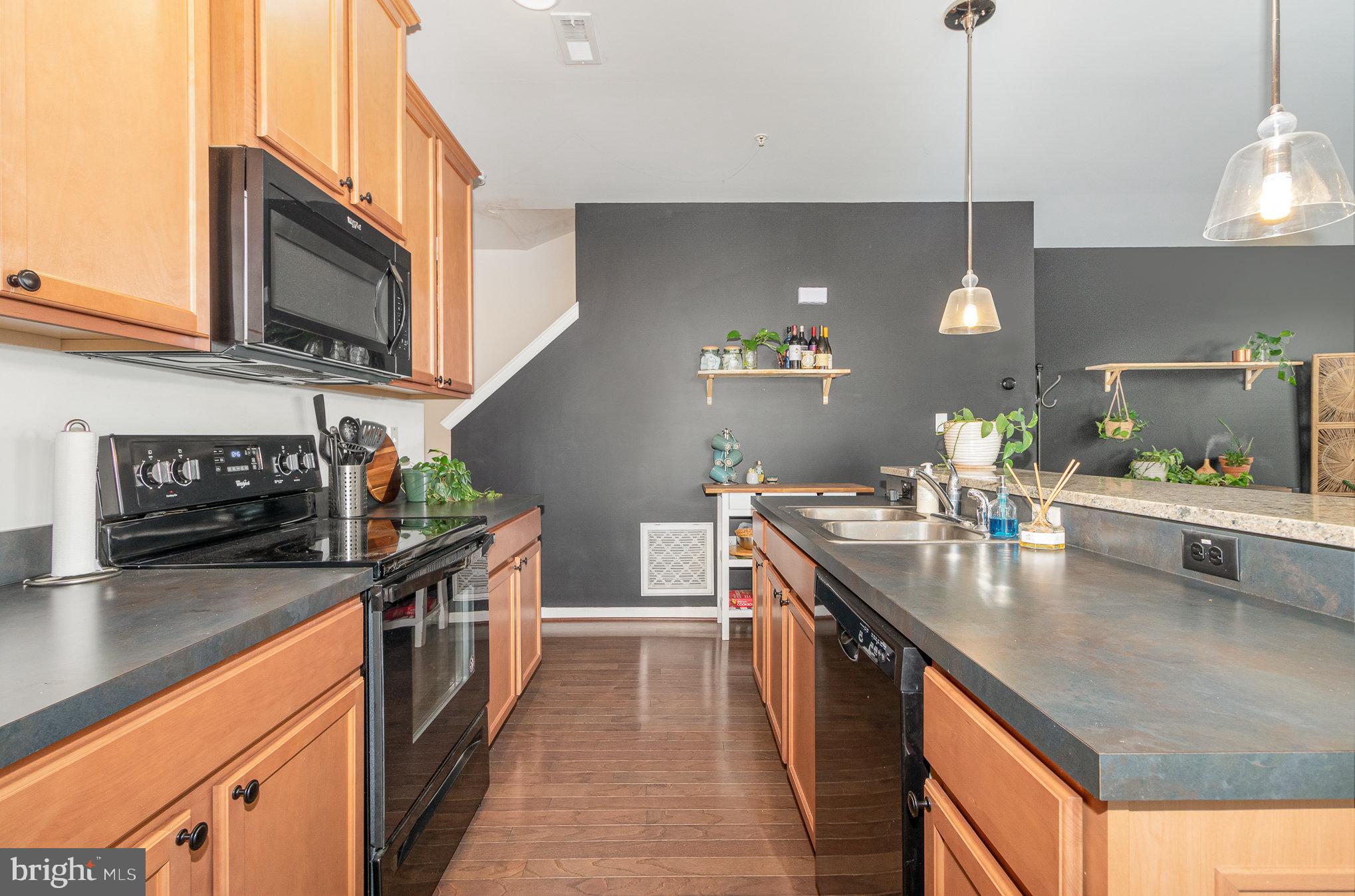 3037 Meridian Cmns #D