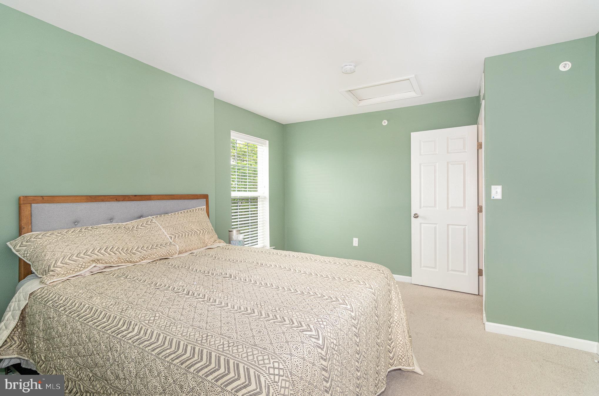 3037 Meridian Cmns #D