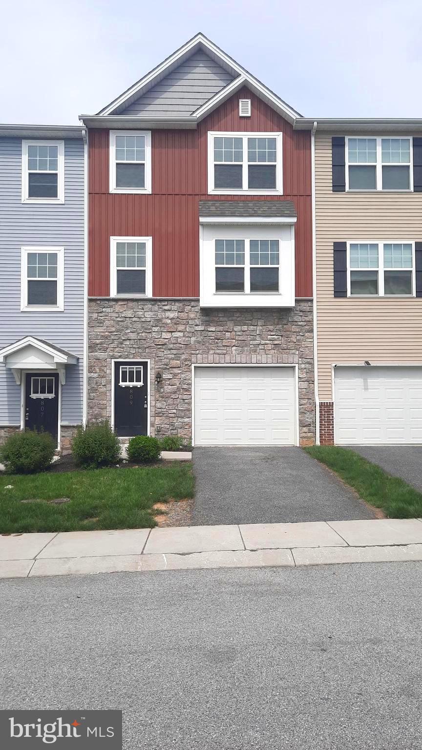 809 ADMIRALS QUAY DR