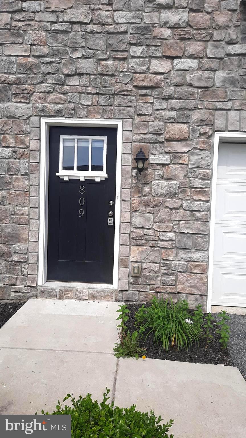 809 ADMIRALS QUAY DR