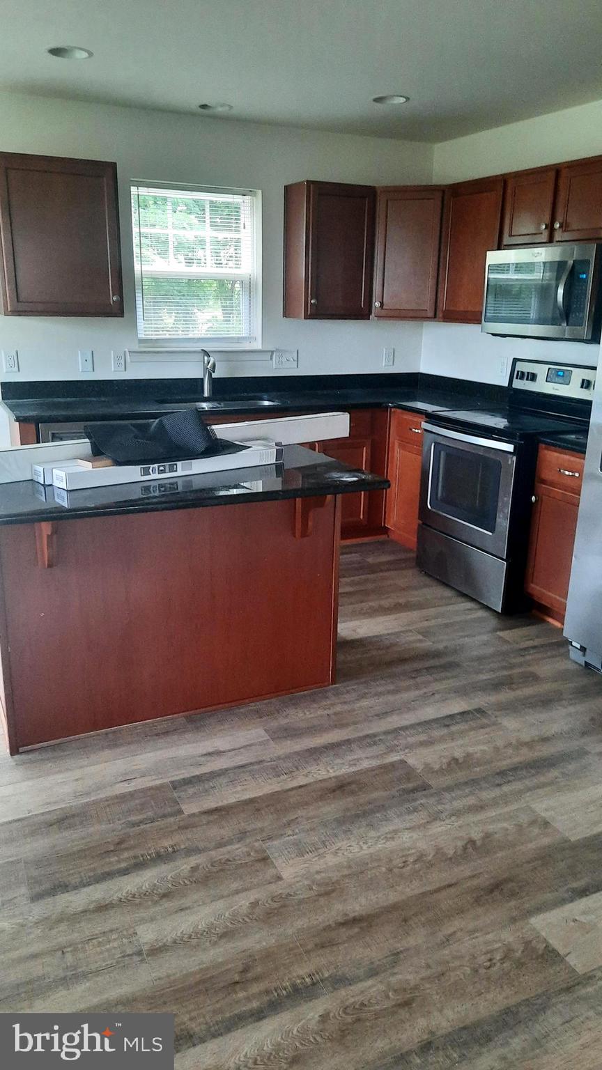 805 ADMIRALS QUAY DR