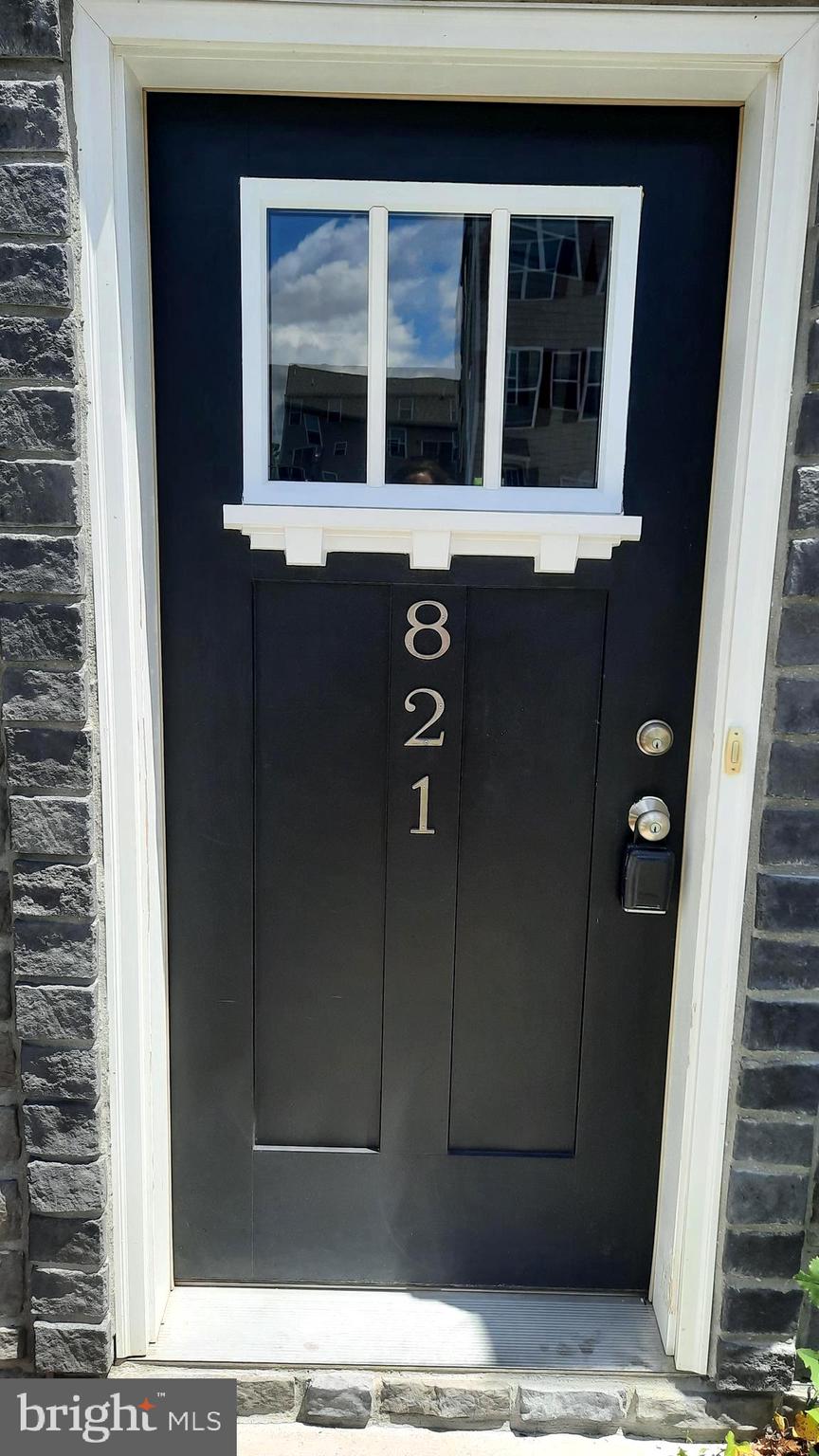 821 ADMIRALS QUAY DR