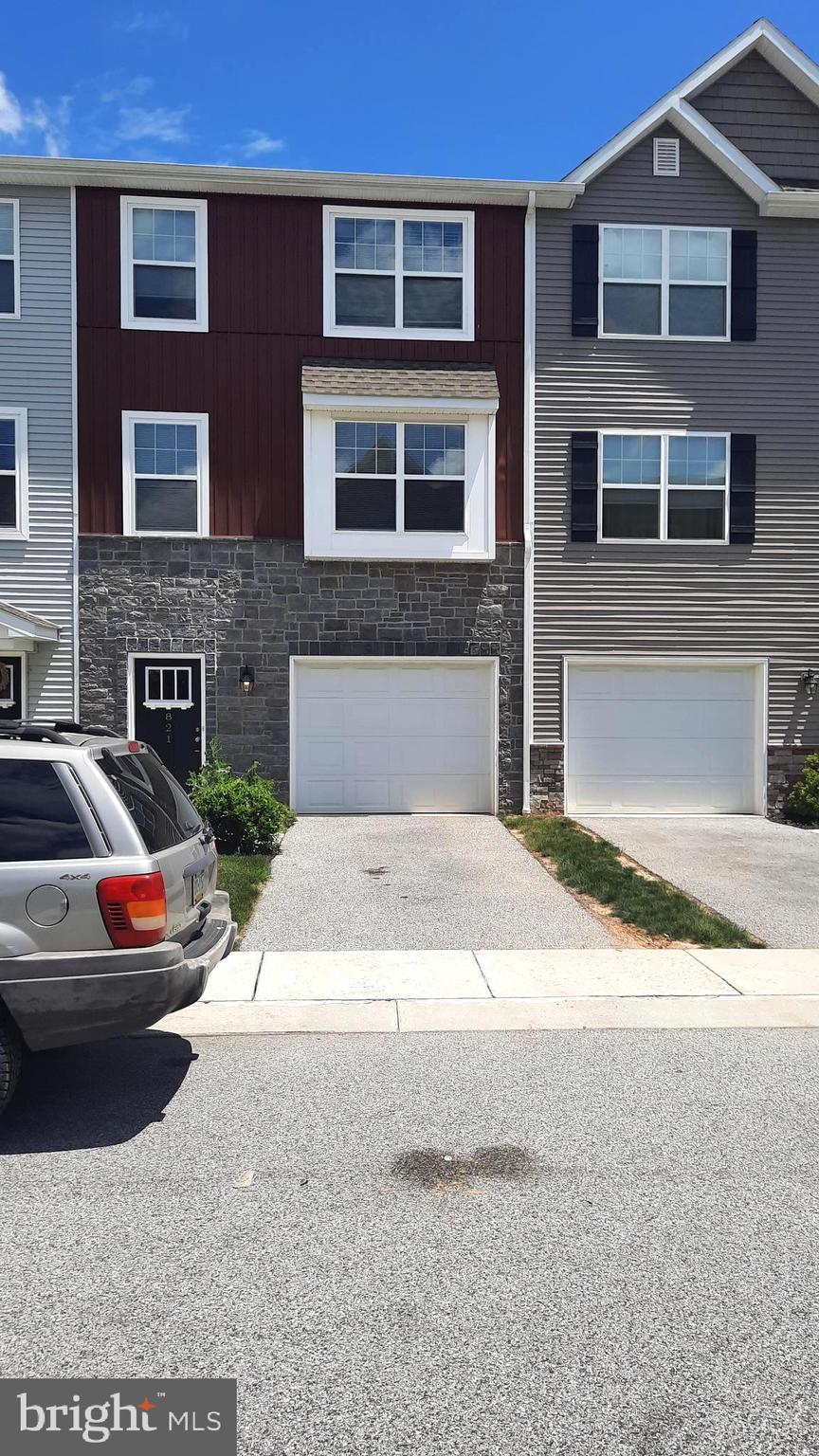 821 ADMIRALS QUAY DR