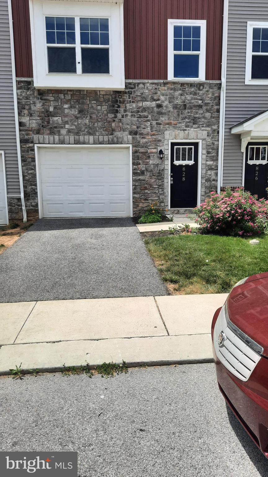 828 ADMIRALS QUAY DR