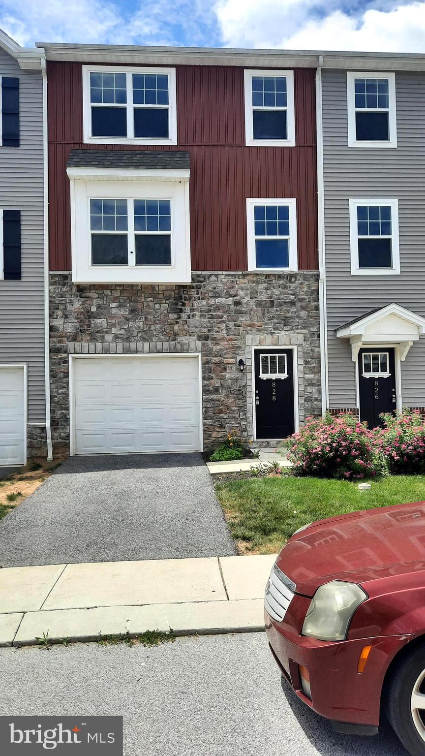 828 ADMIRALS QUAY DR