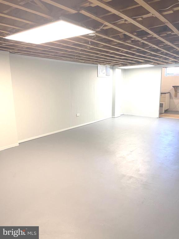 16 W Glenwood Dr #A
