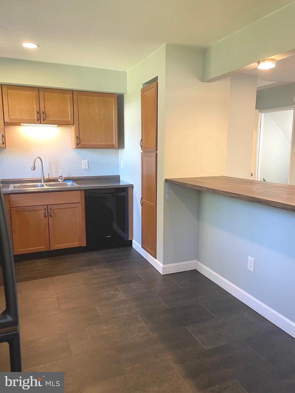 16 W Glenwood Dr #A
