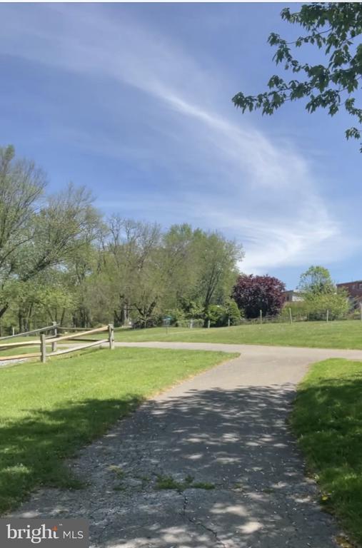 16 W Glenwood Dr #A