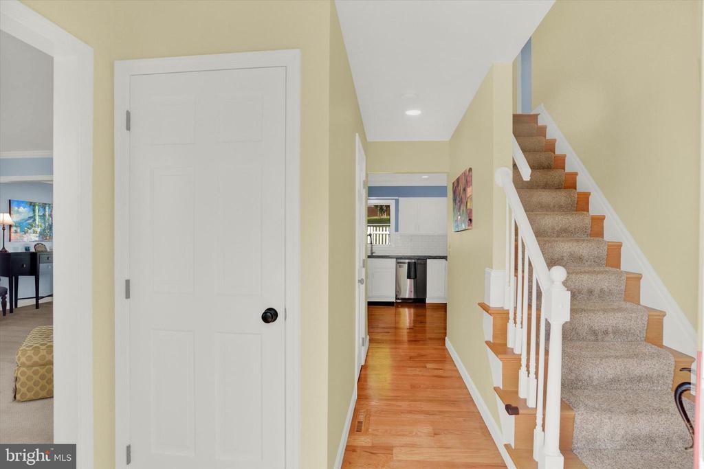 711 Carriage Ln