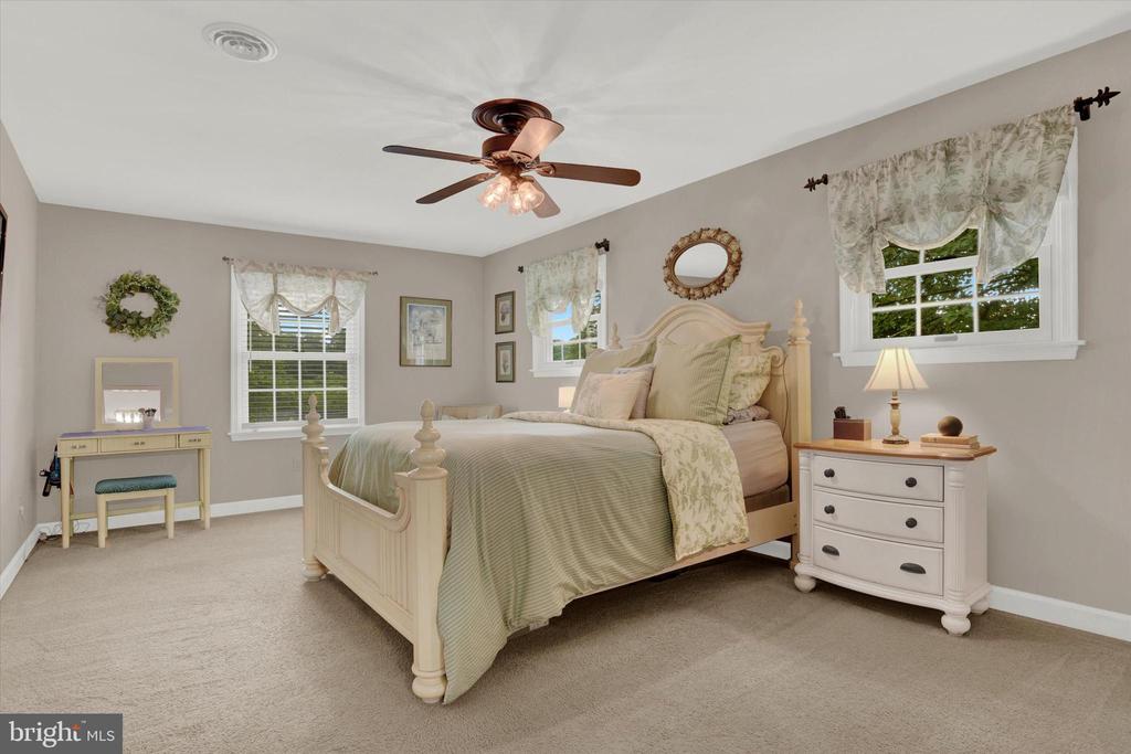 711 Carriage Ln