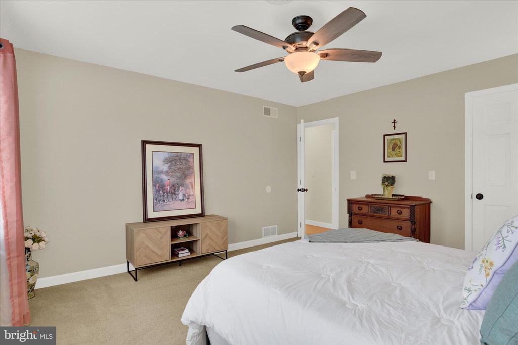 711 Carriage Ln