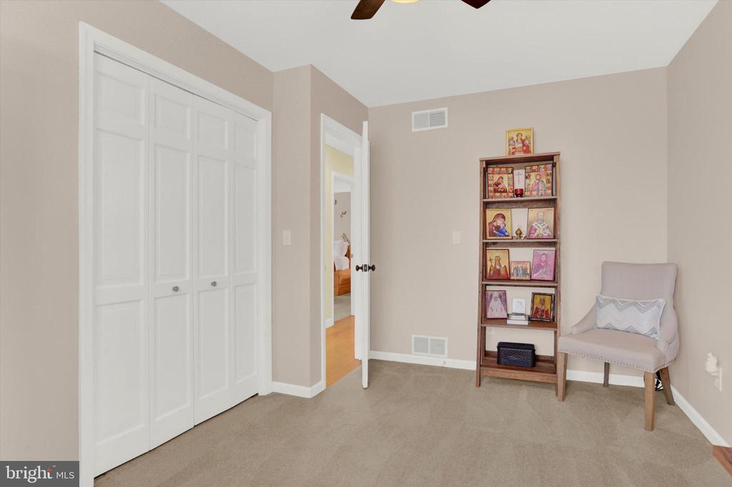 711 Carriage Ln