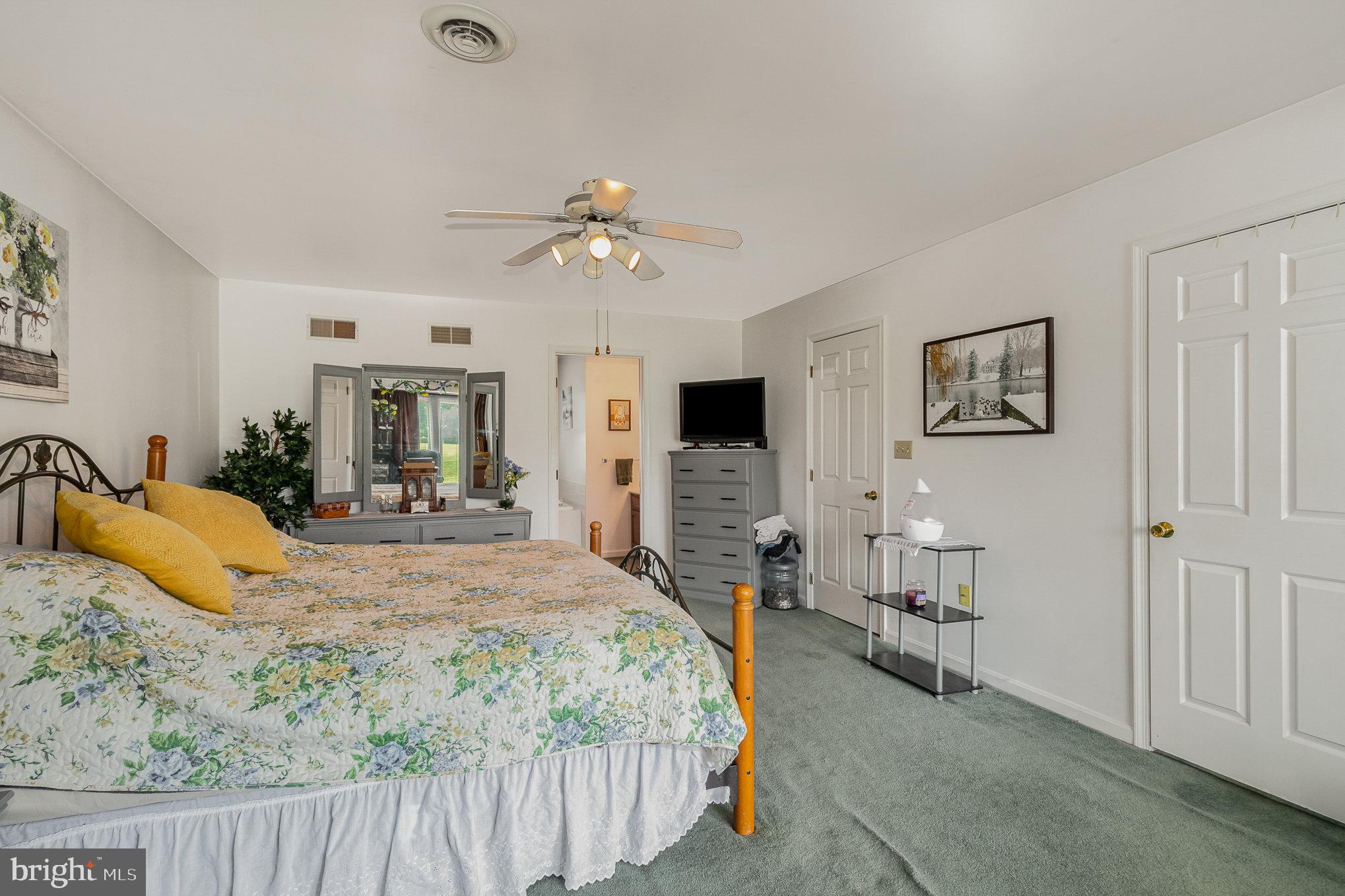 848 W Old York Rd