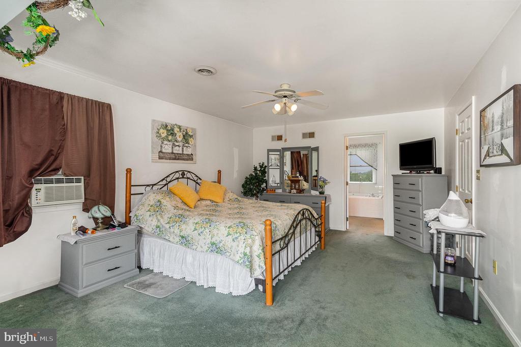 848 W Old York Rd