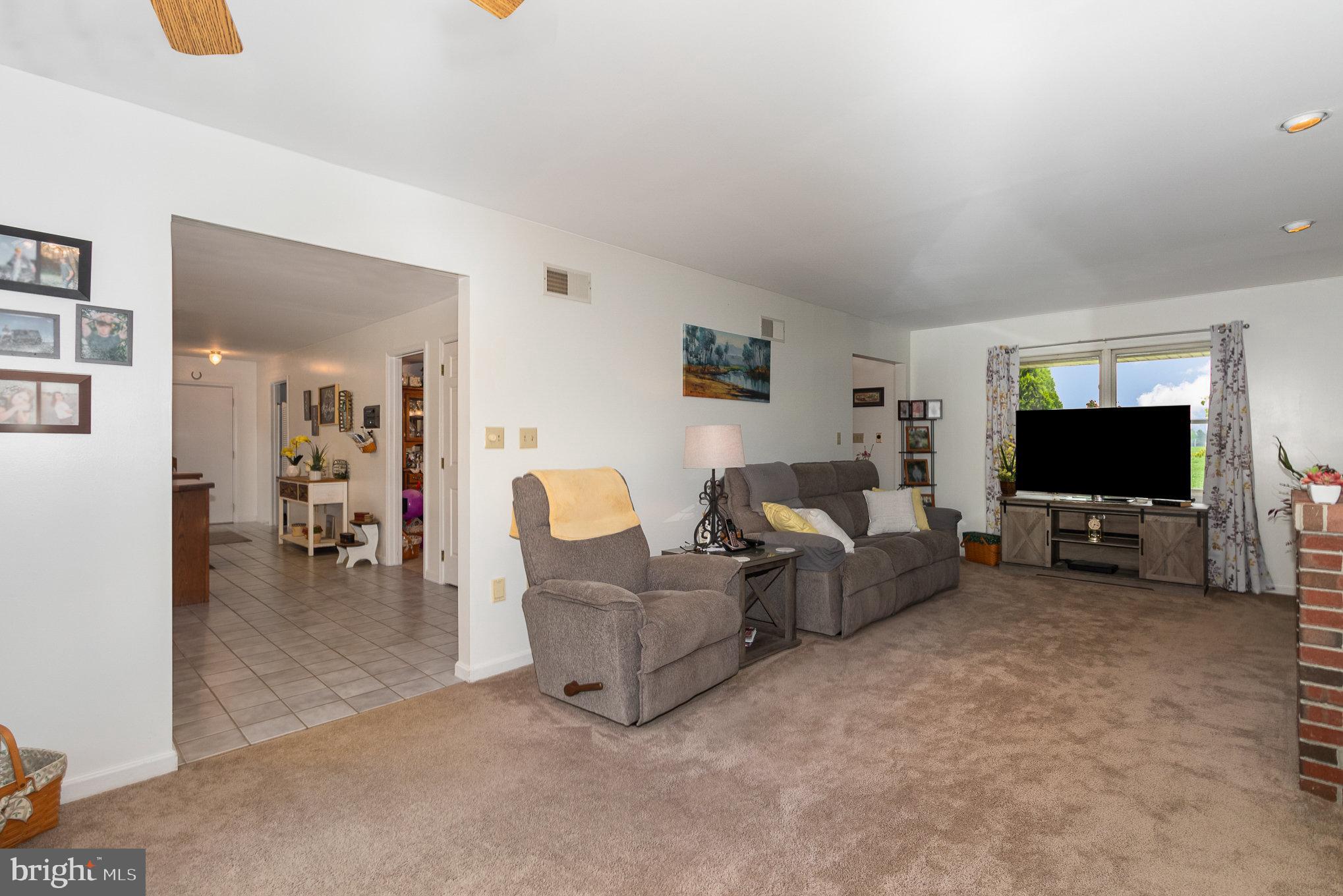 848 W Old York Rd