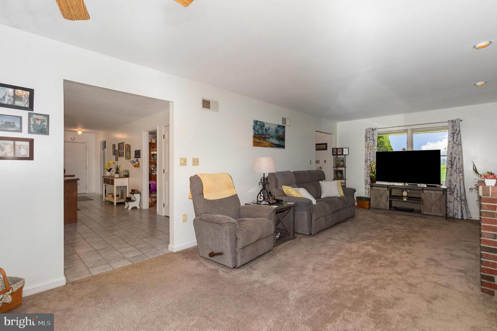 848 W Old York Rd