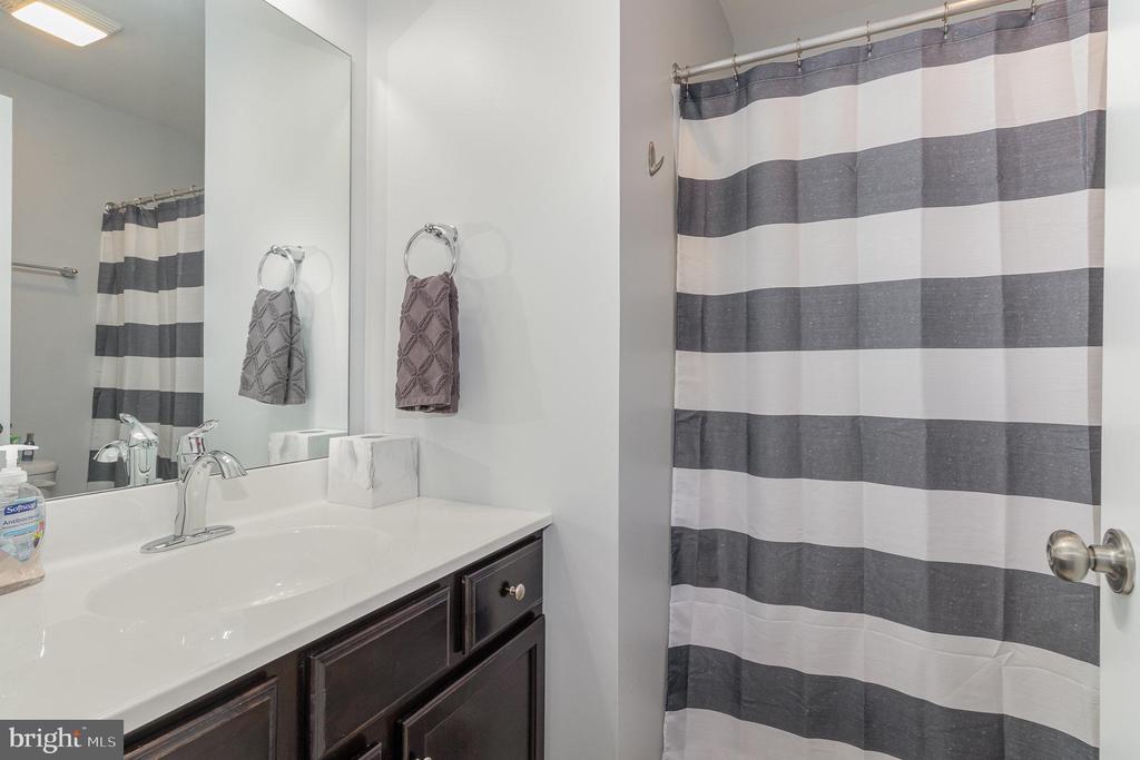 4 Vista Cir