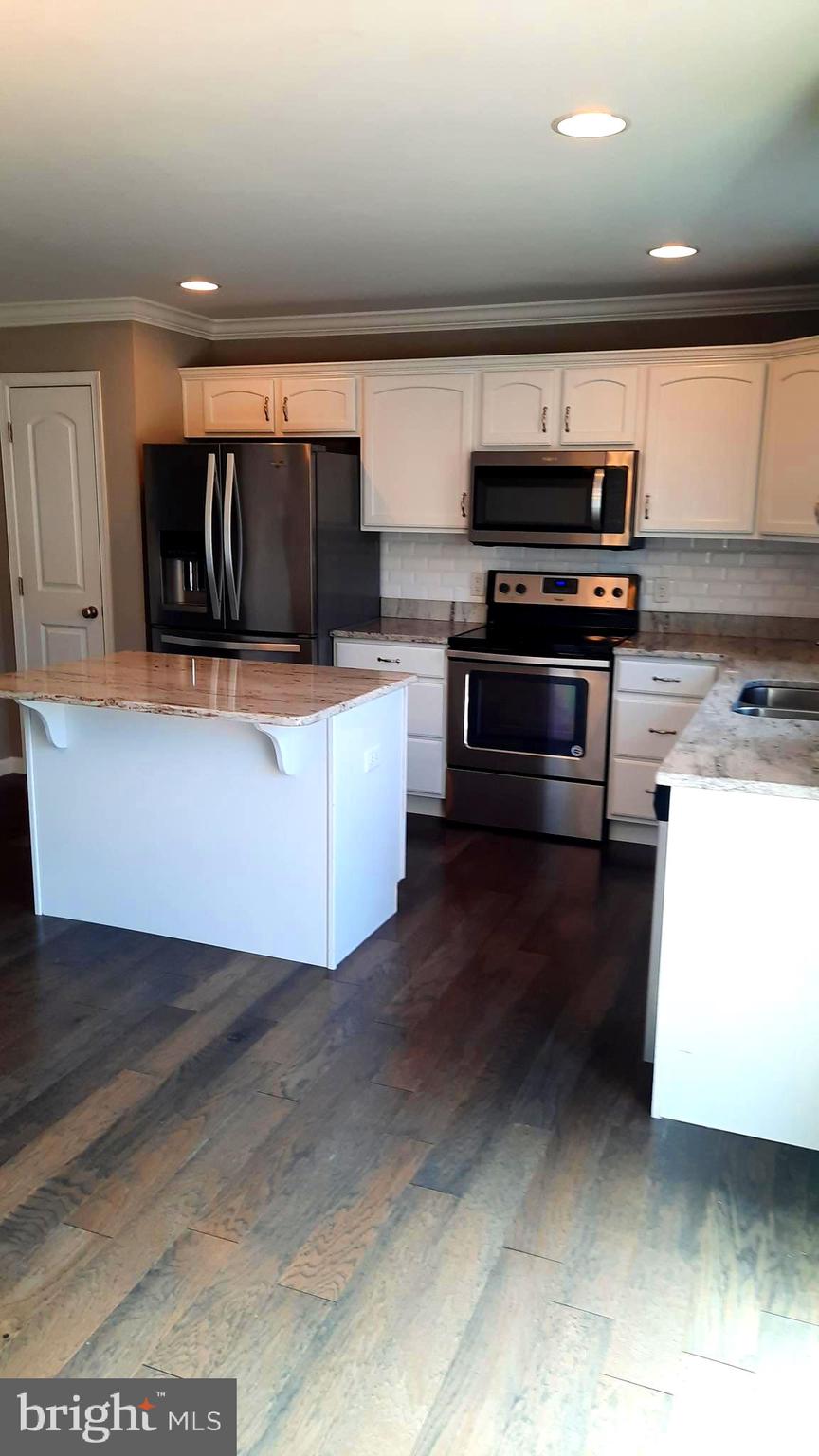 806 ADMIRALS QUAY DR