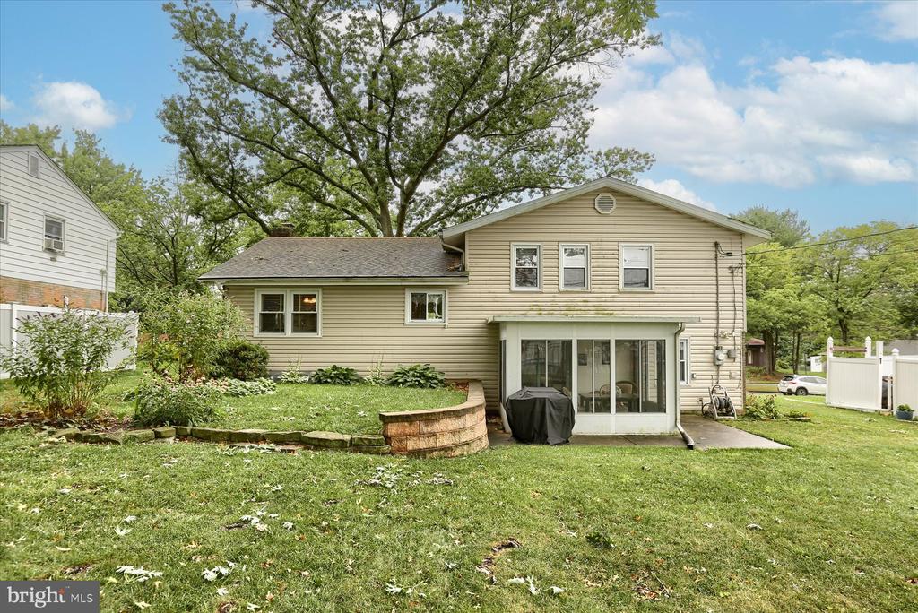 817 Yverdon Dr