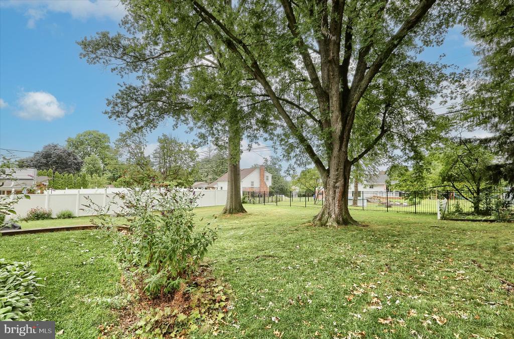 817 Yverdon Dr
