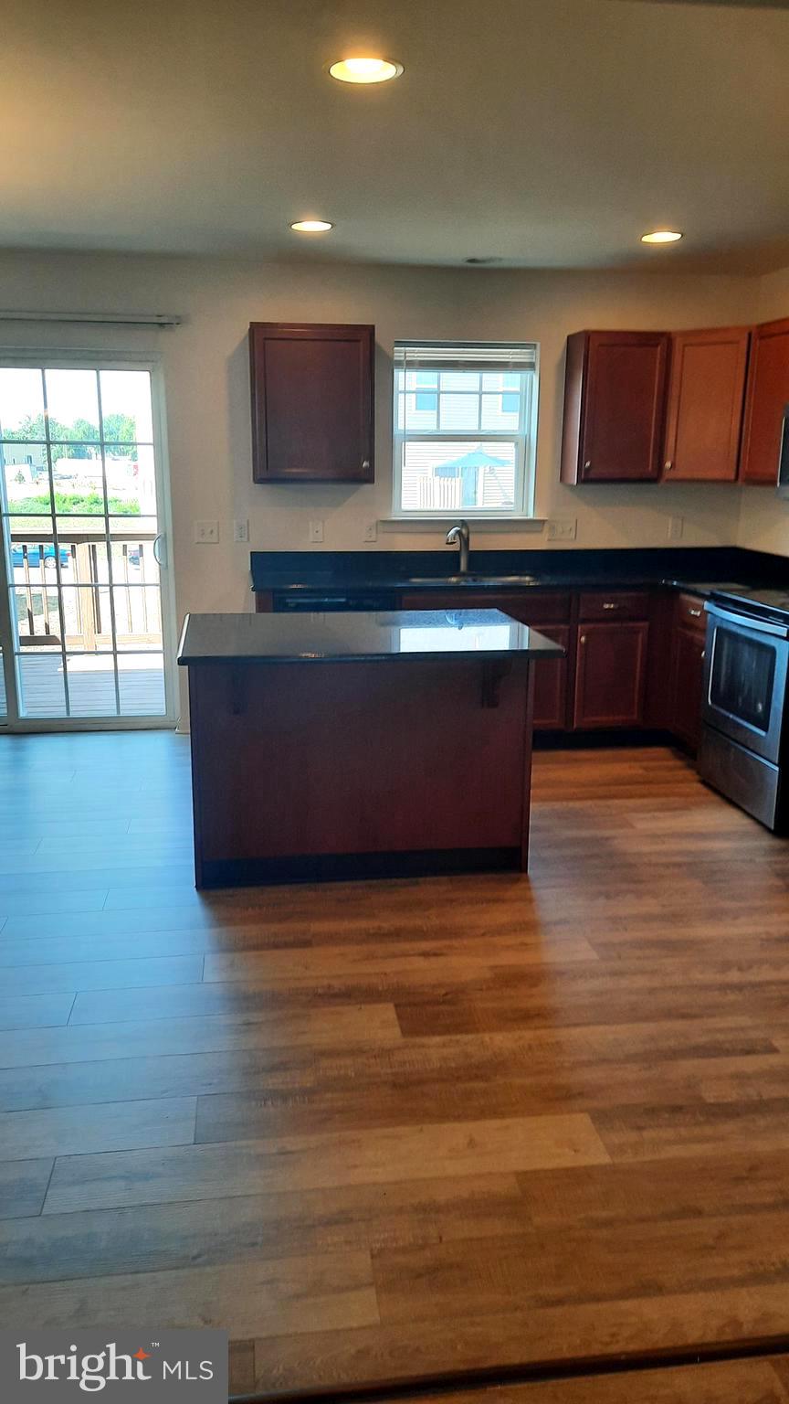 818 ADMIRALS QUAY DR