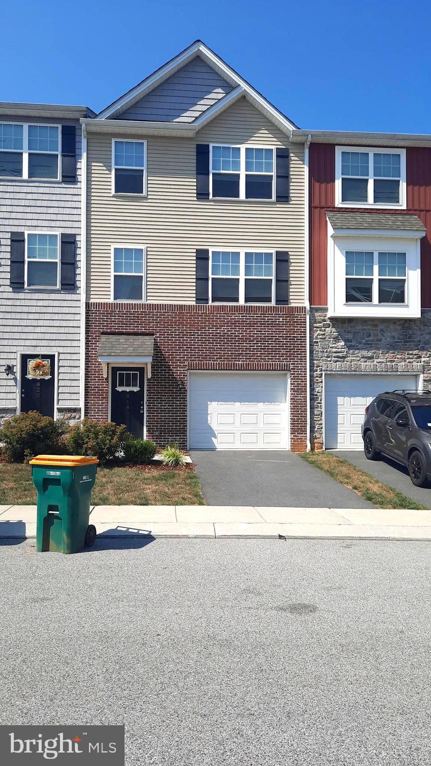 818 ADMIRALS QUAY DR