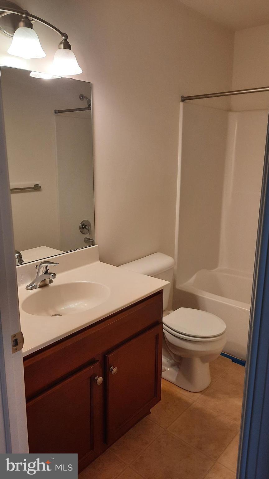 818 ADMIRALS QUAY DR