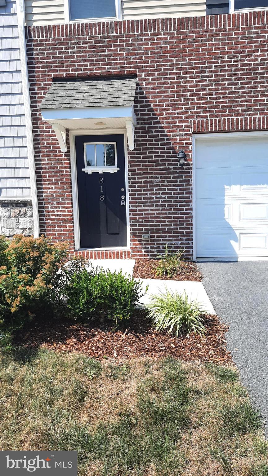 818 ADMIRALS QUAY DR