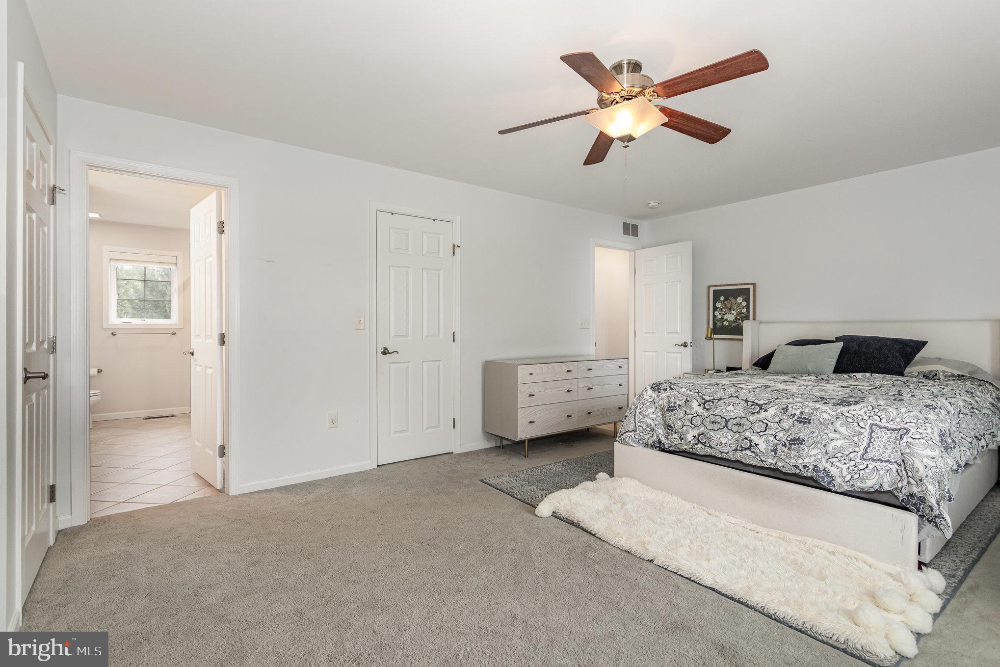 4585 Manor Dr
