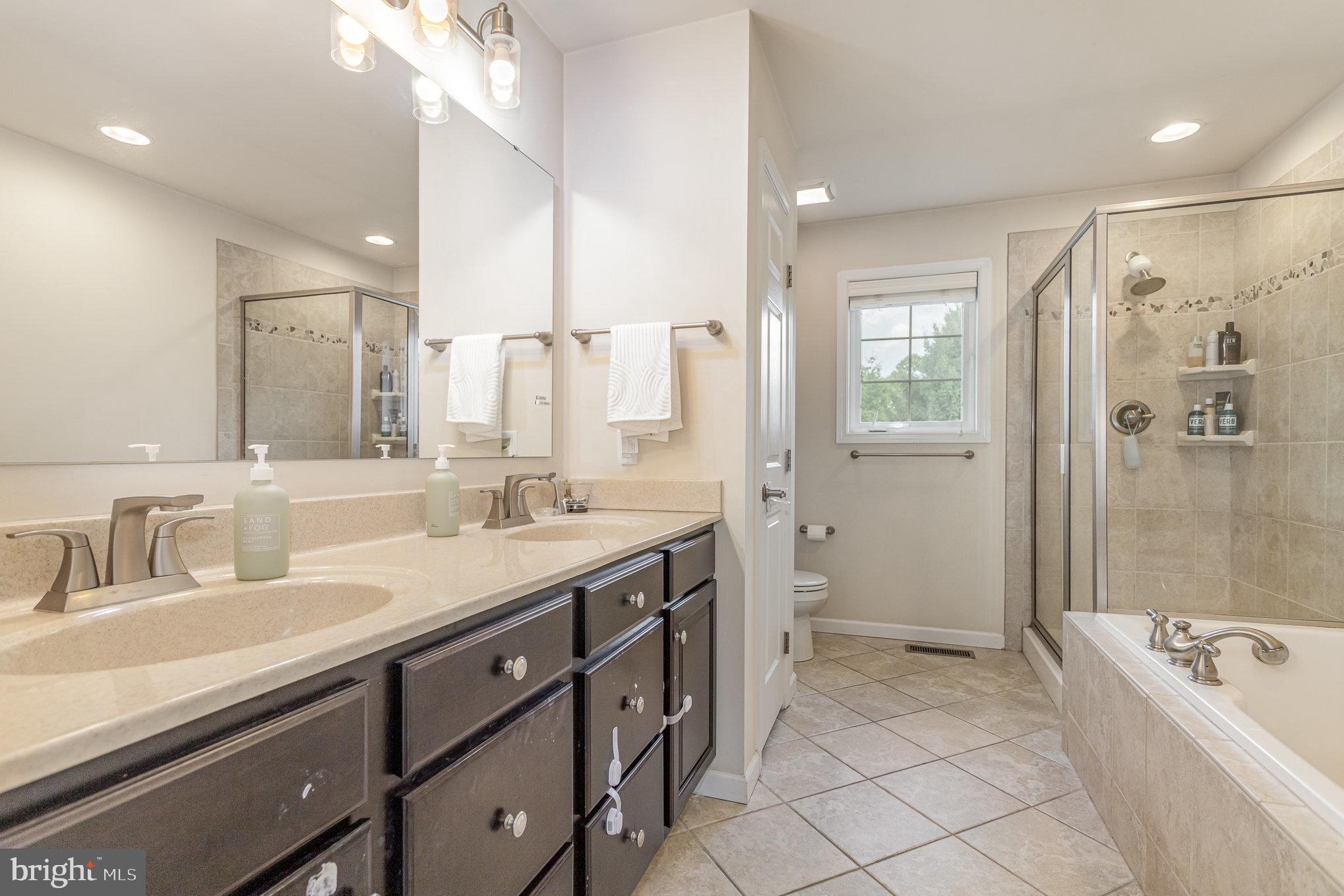 4585 Manor Dr