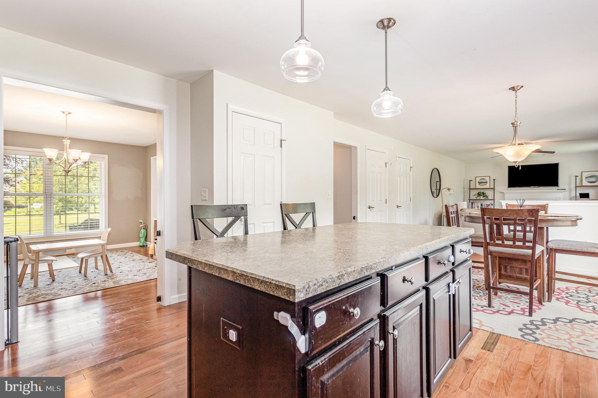 4585 Manor Dr