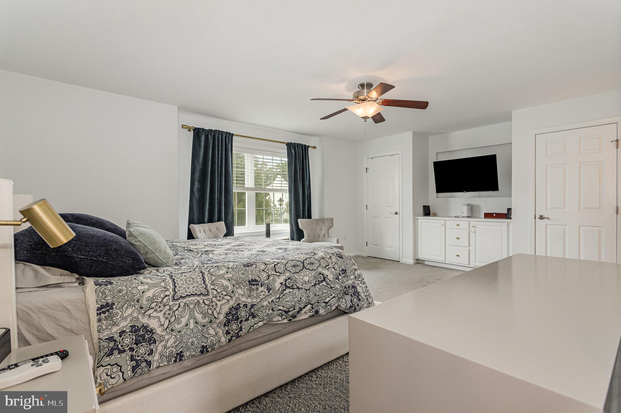 4585 Manor Dr