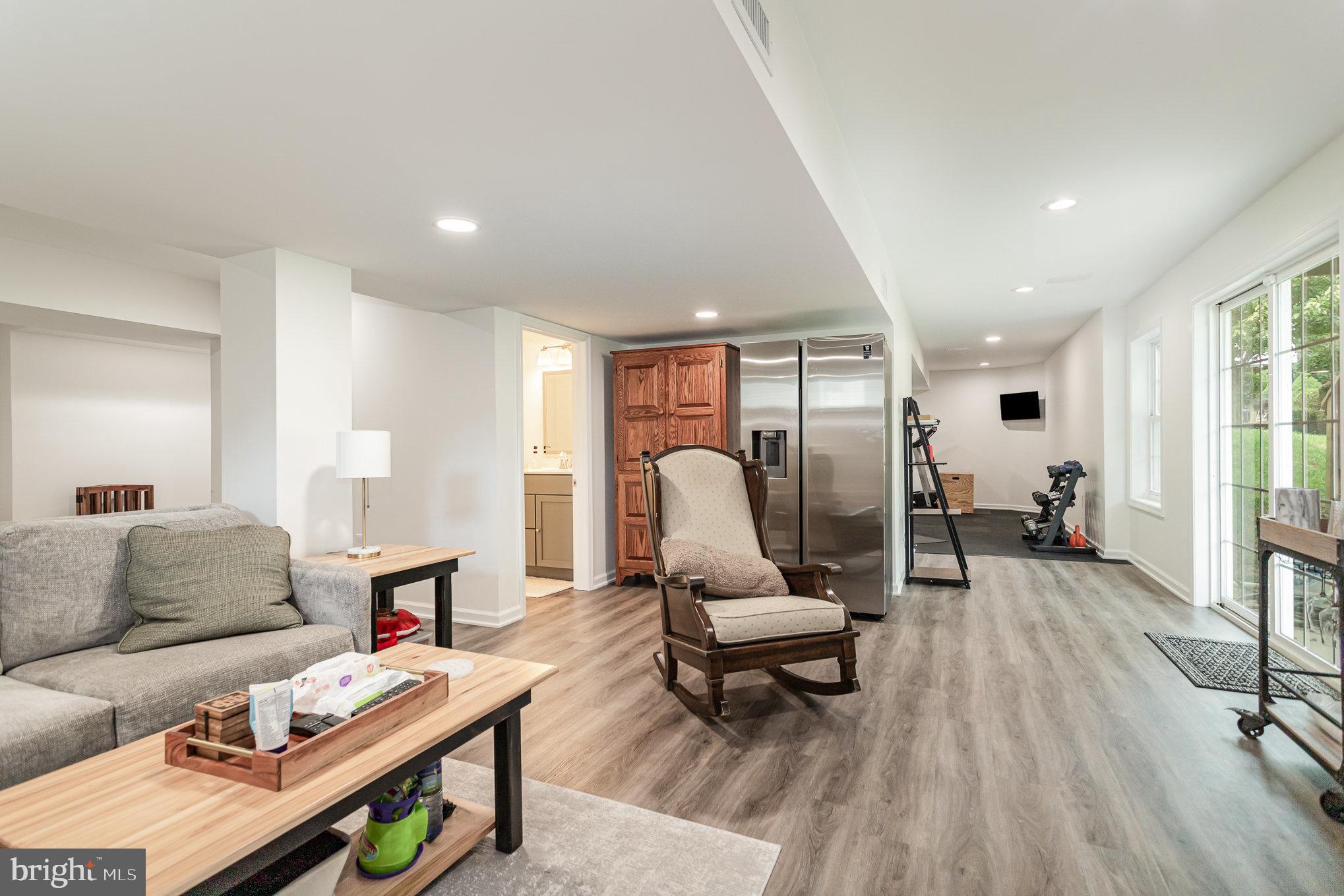 4585 Manor Dr