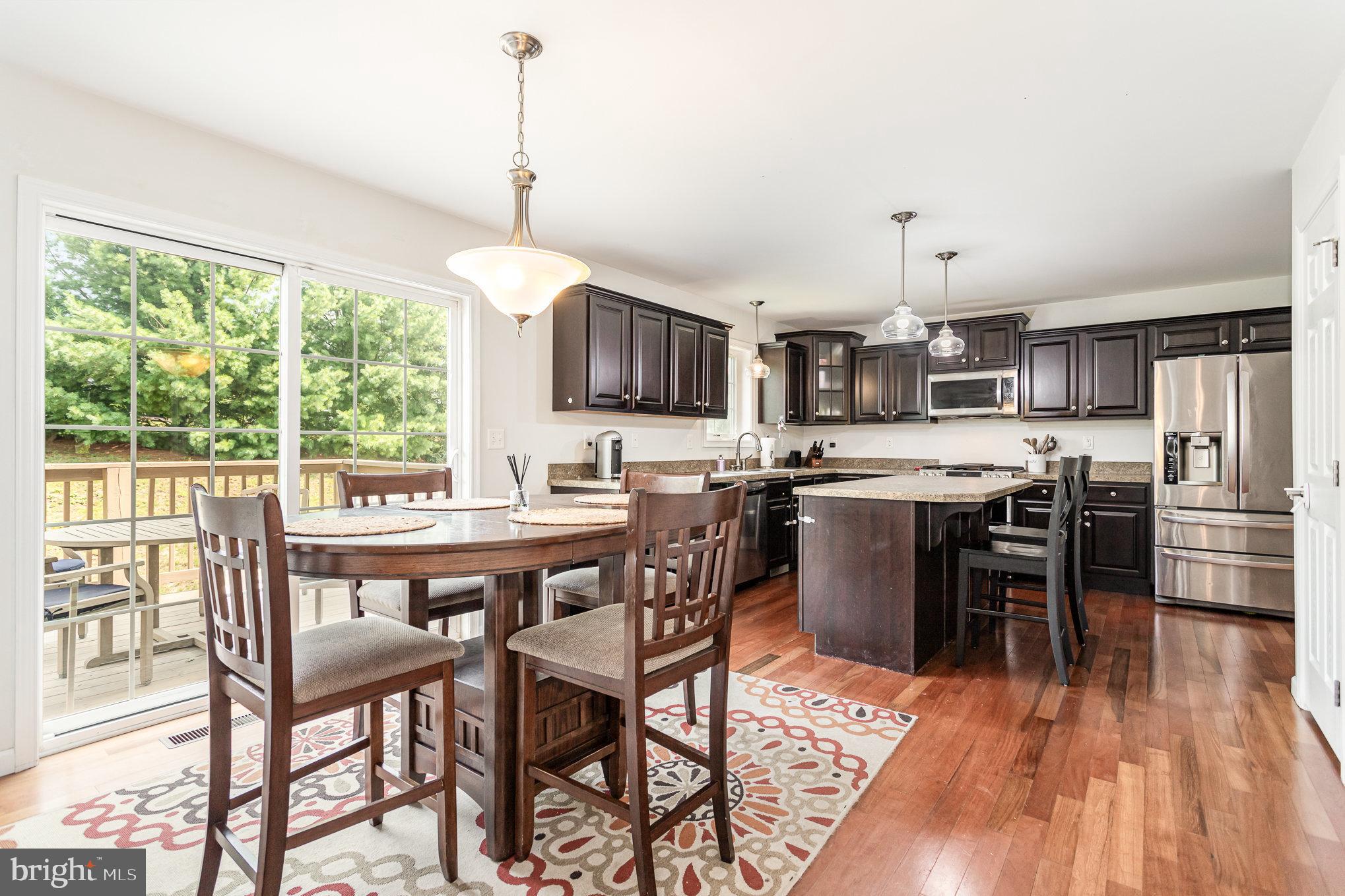 4585 Manor Dr