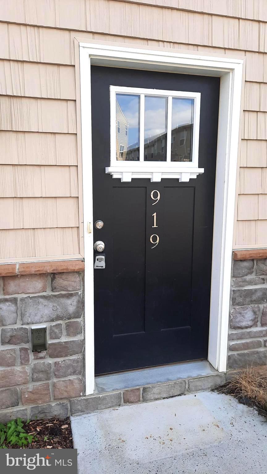 919 ADMIRALS QUAY DR