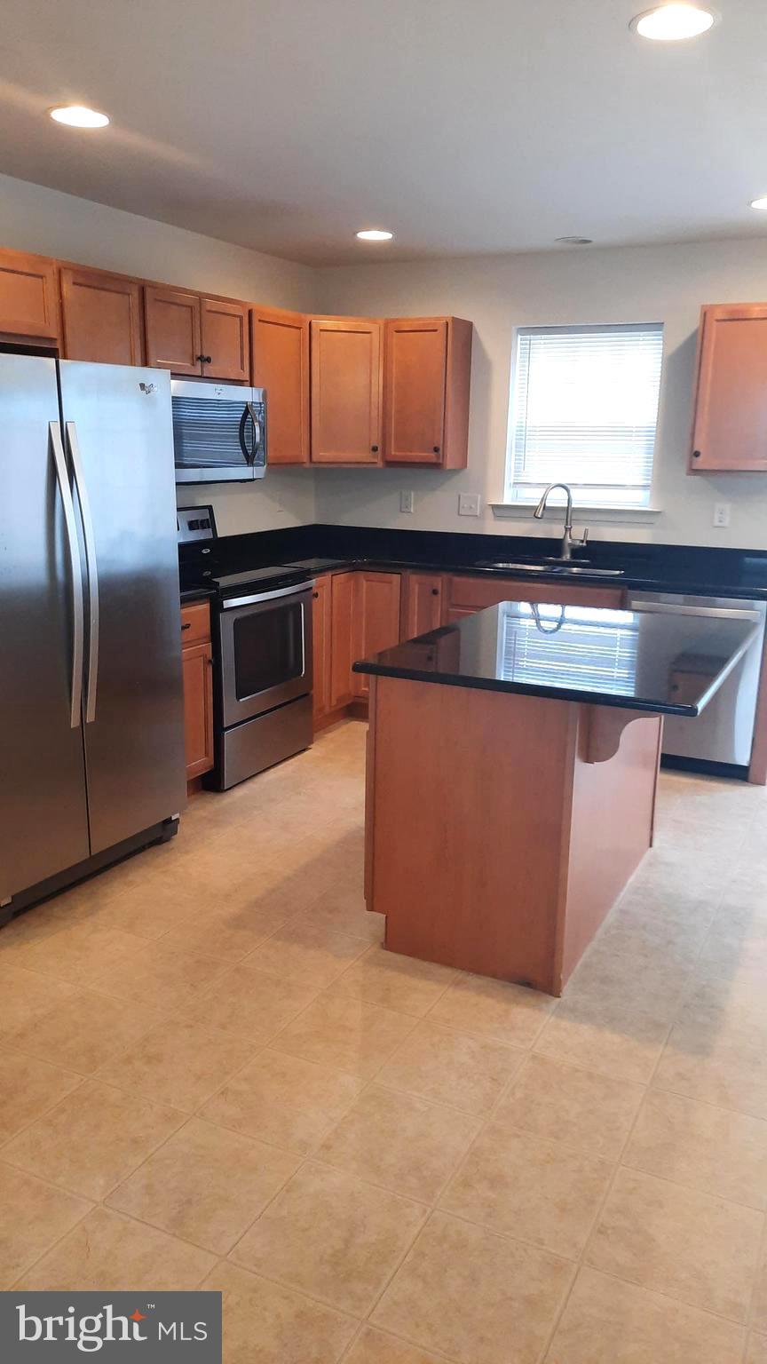 719 ADMIRALS QUAY DR