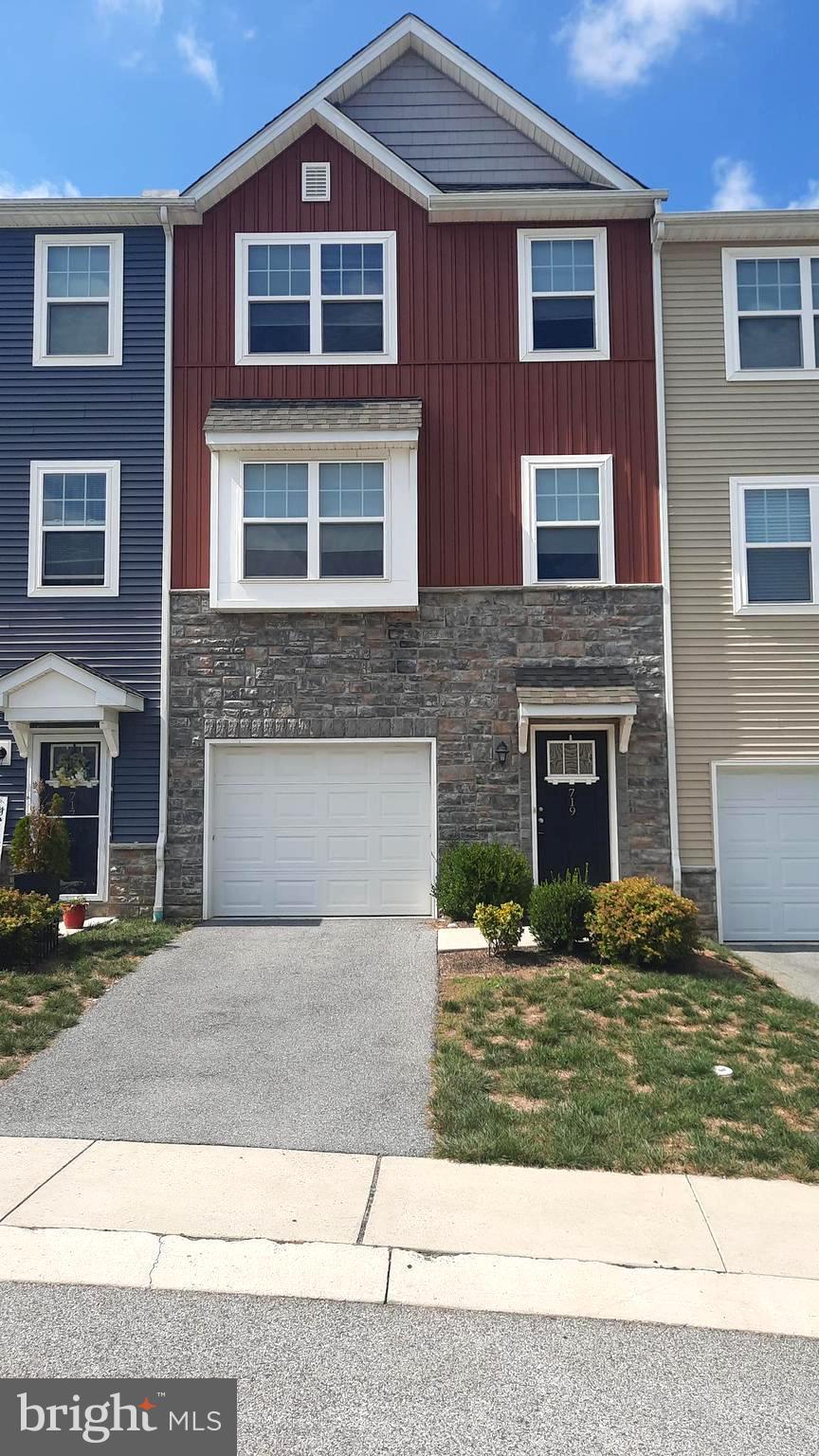 719 ADMIRALS QUAY DR