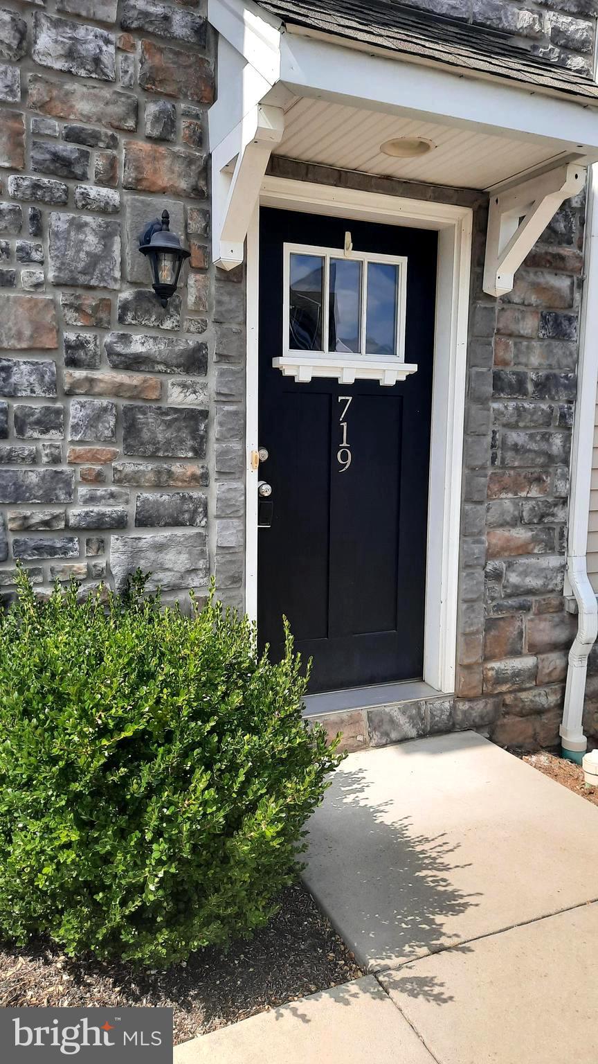 719 ADMIRALS QUAY DR