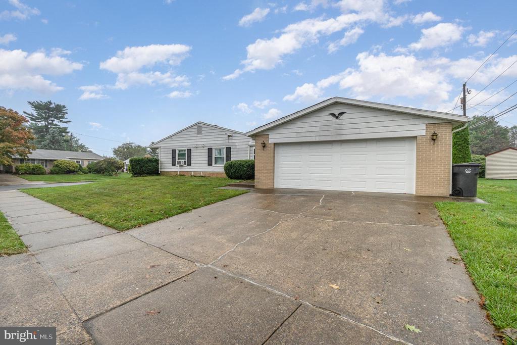 301 W Maple Ave