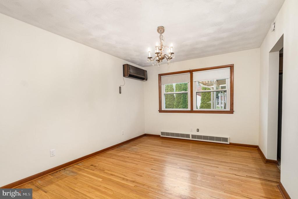 301 W Maple Ave