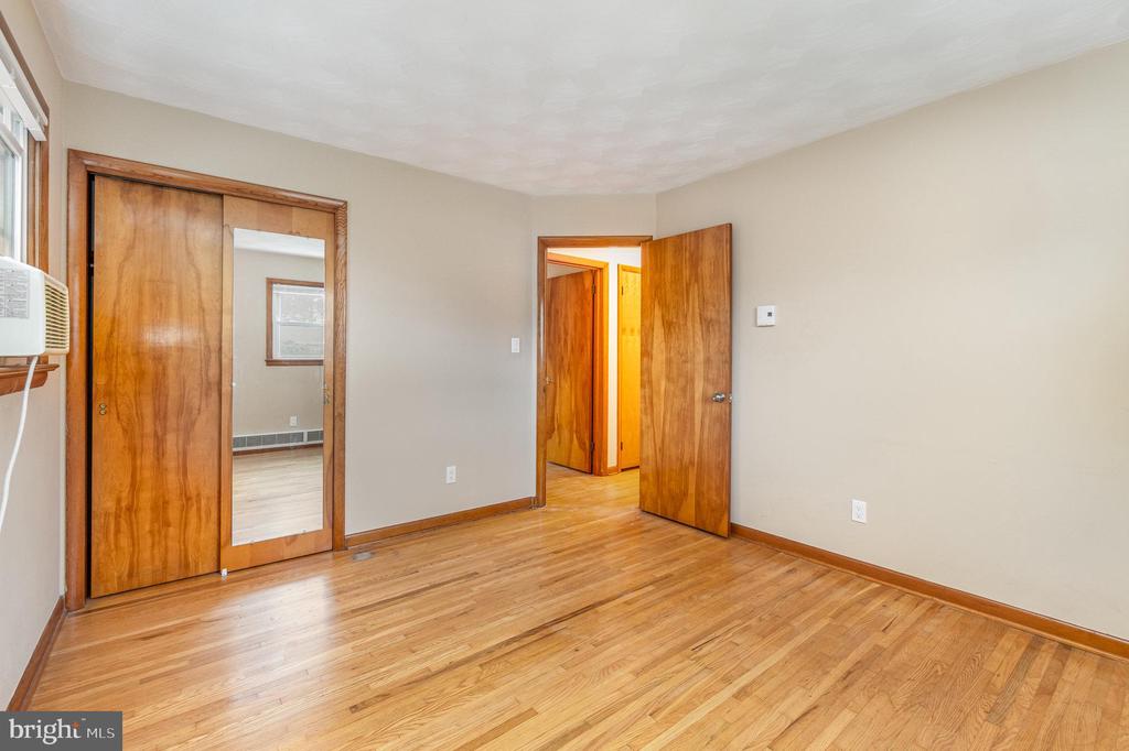 301 W Maple Ave