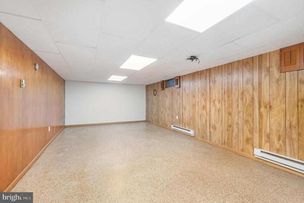 301 W Maple Ave
