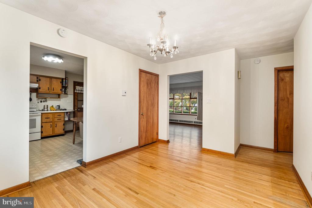301 W Maple Ave