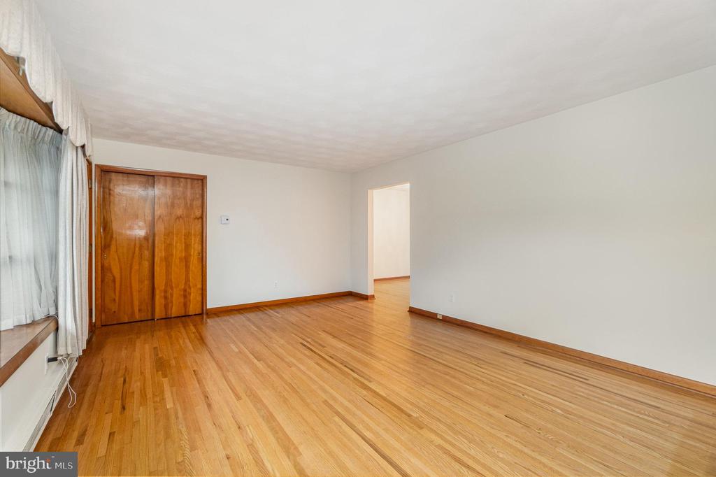 301 W Maple Ave