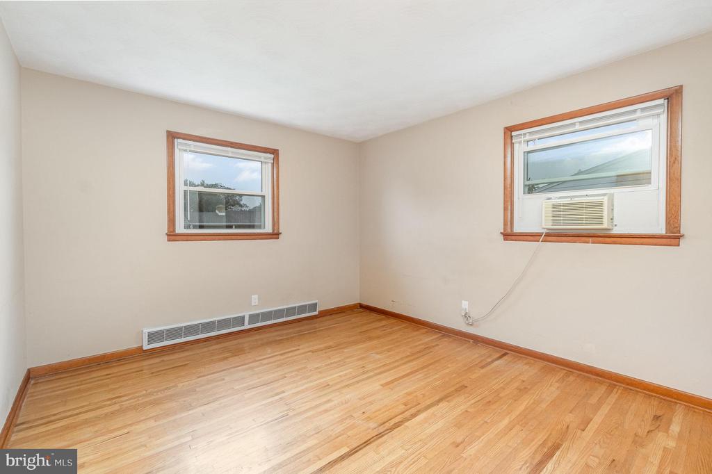 301 W Maple Ave