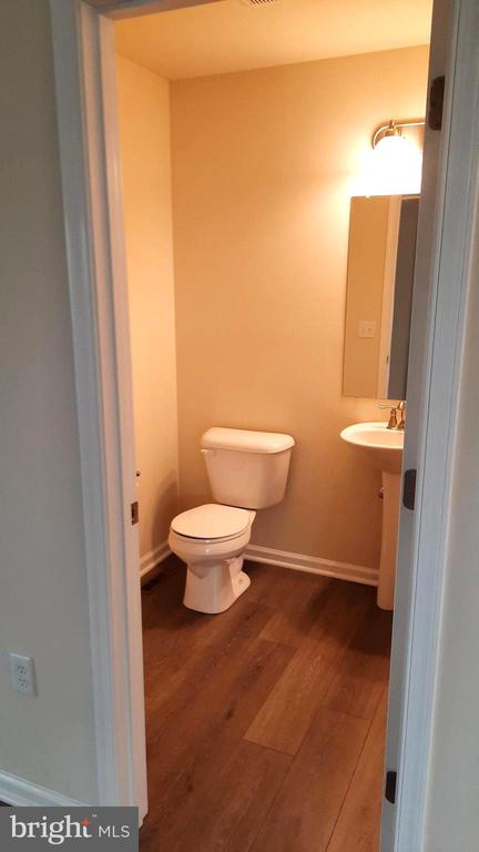 947 ADMIRALS QUAY DR