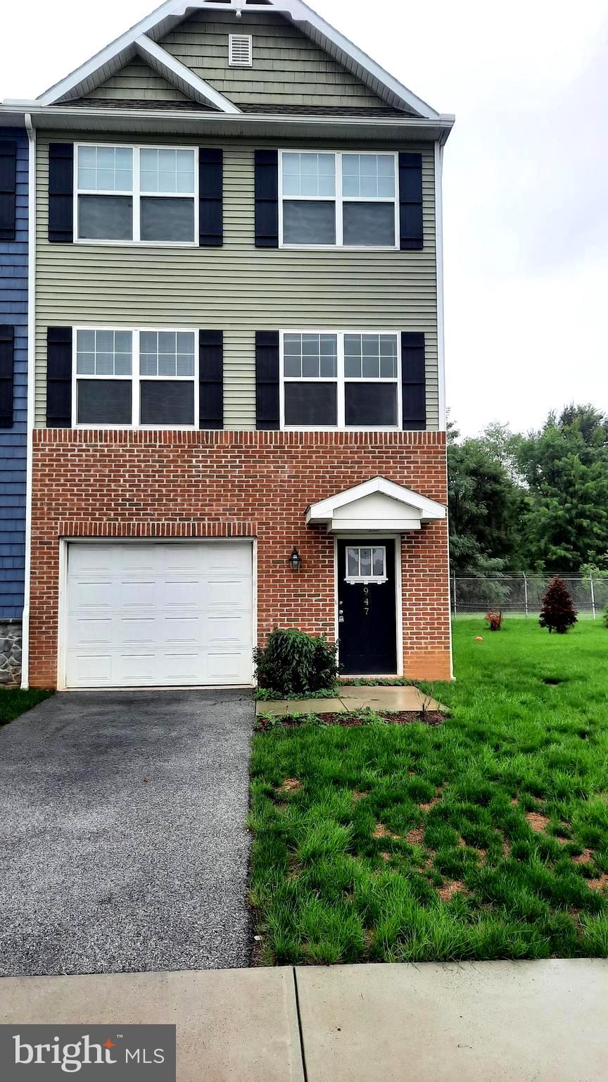 947 ADMIRALS QUAY DR