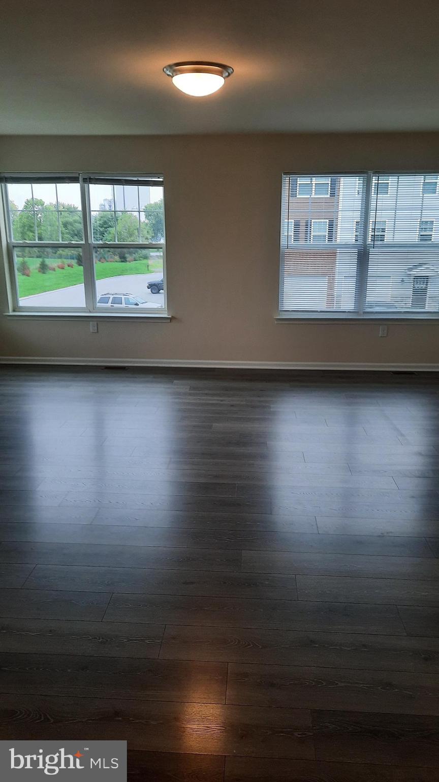 947 ADMIRALS QUAY DR