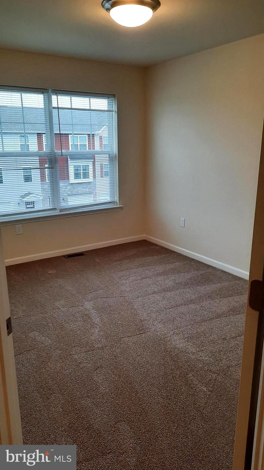 947 ADMIRALS QUAY DR