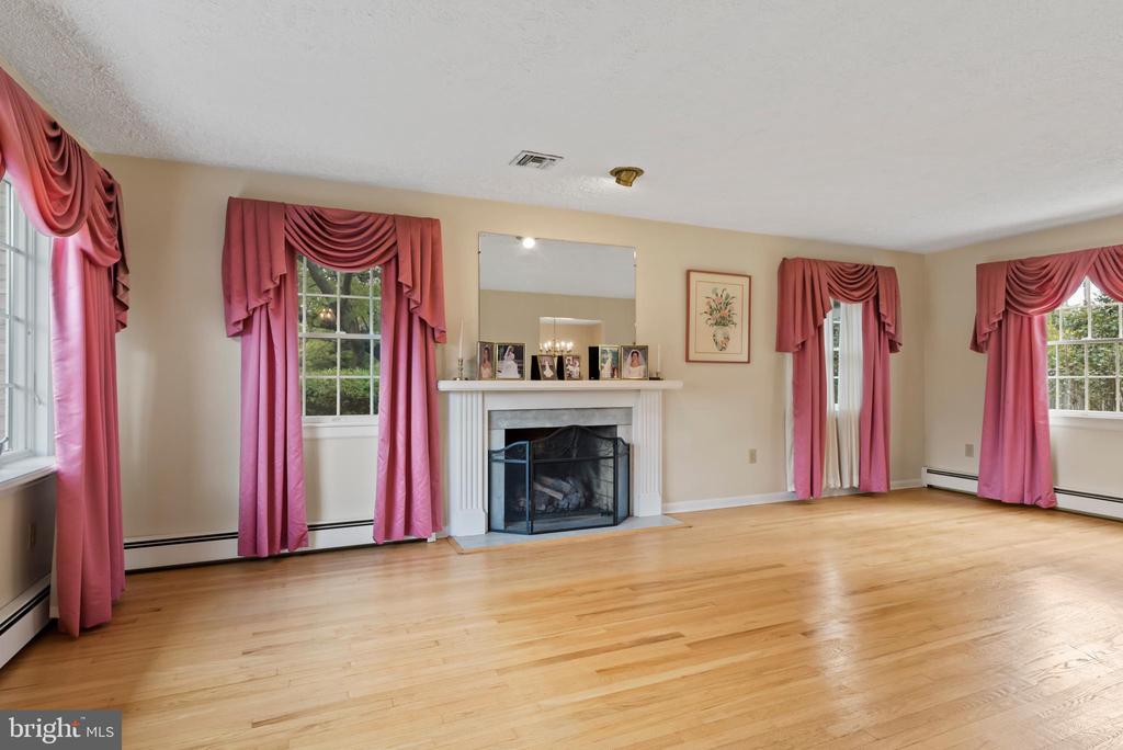 422 Deerfield Rd